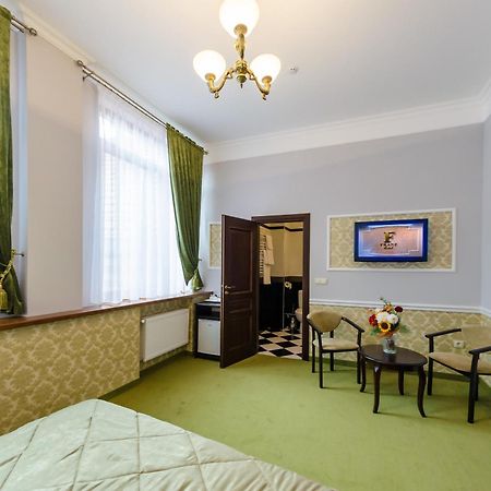 Franz Hotel&Restaurant Ивано-Франкивск Екстериор снимка