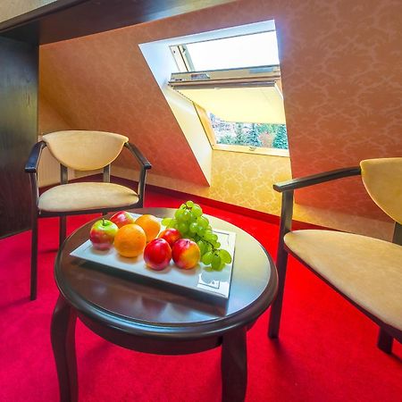 Franz Hotel&Restaurant Ивано-Франкивск Екстериор снимка