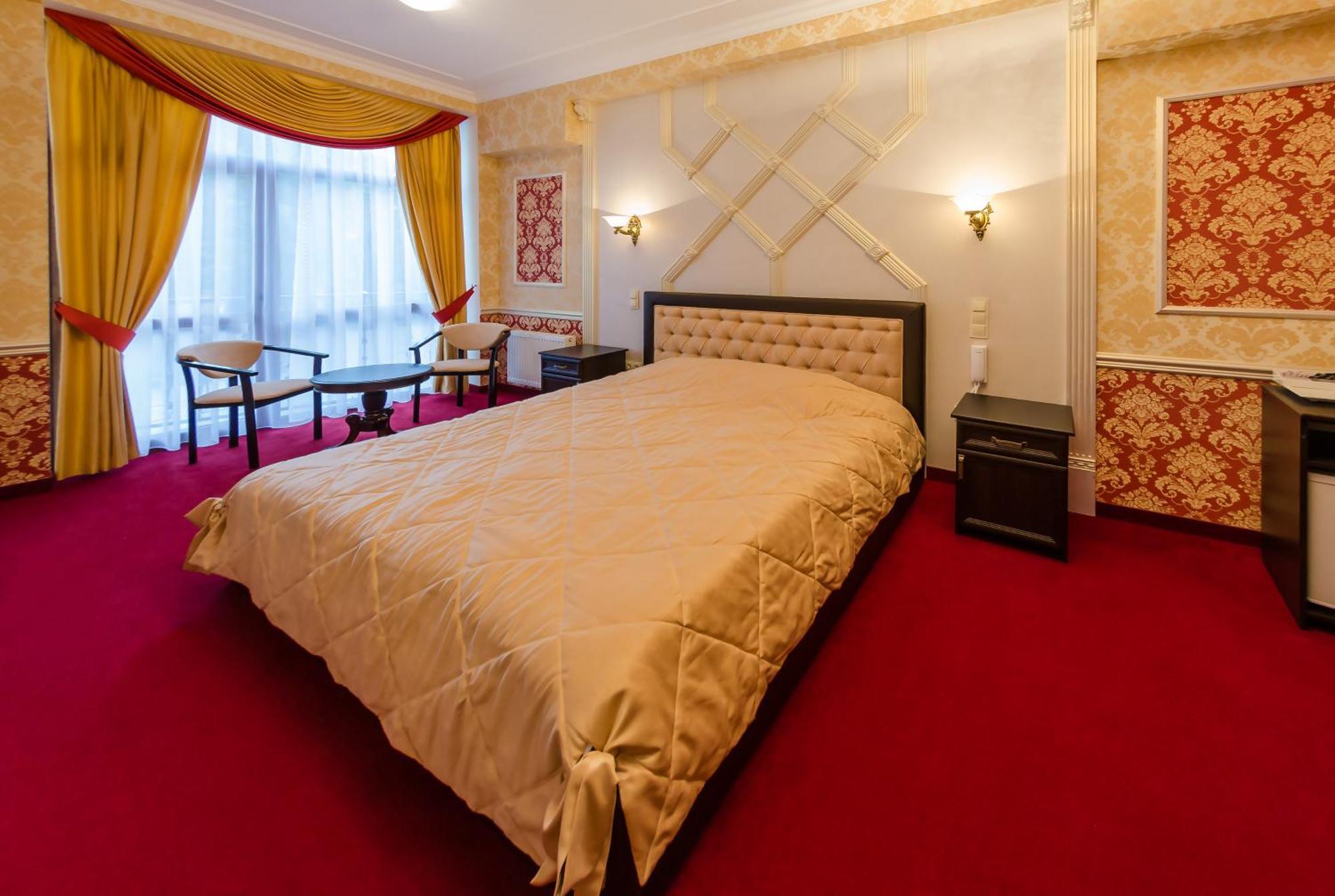 Franz Hotel&Restaurant Ивано-Франкивск Екстериор снимка