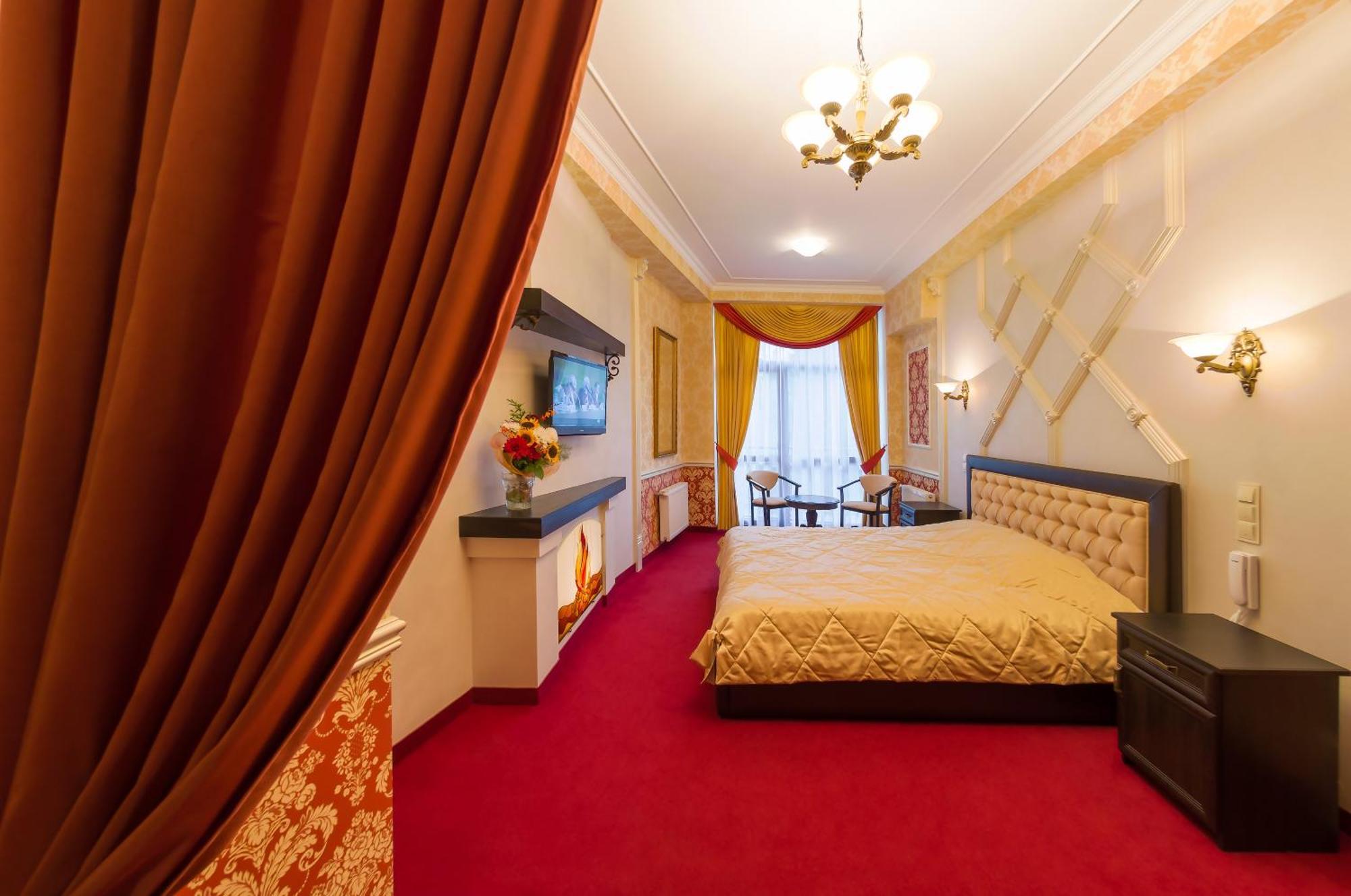 Franz Hotel&Restaurant Ивано-Франкивск Екстериор снимка