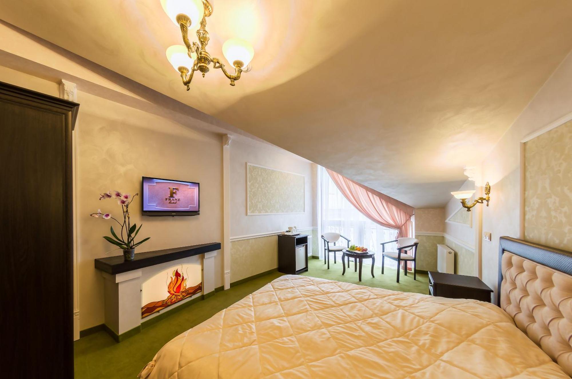 Franz Hotel&Restaurant Ивано-Франкивск Екстериор снимка