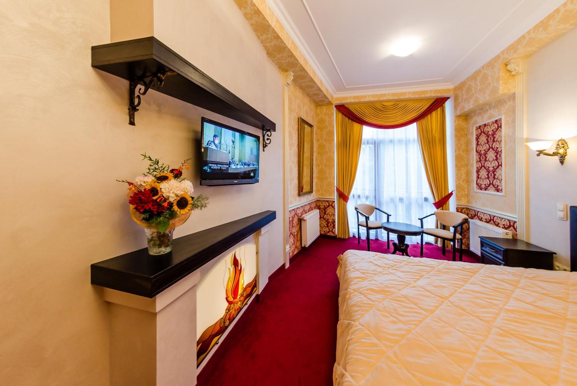 Franz Hotel&Restaurant Ивано-Франкивск Екстериор снимка