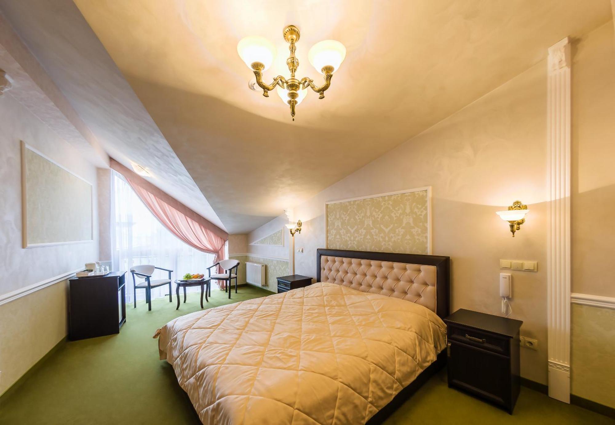 Franz Hotel&Restaurant Ивано-Франкивск Екстериор снимка