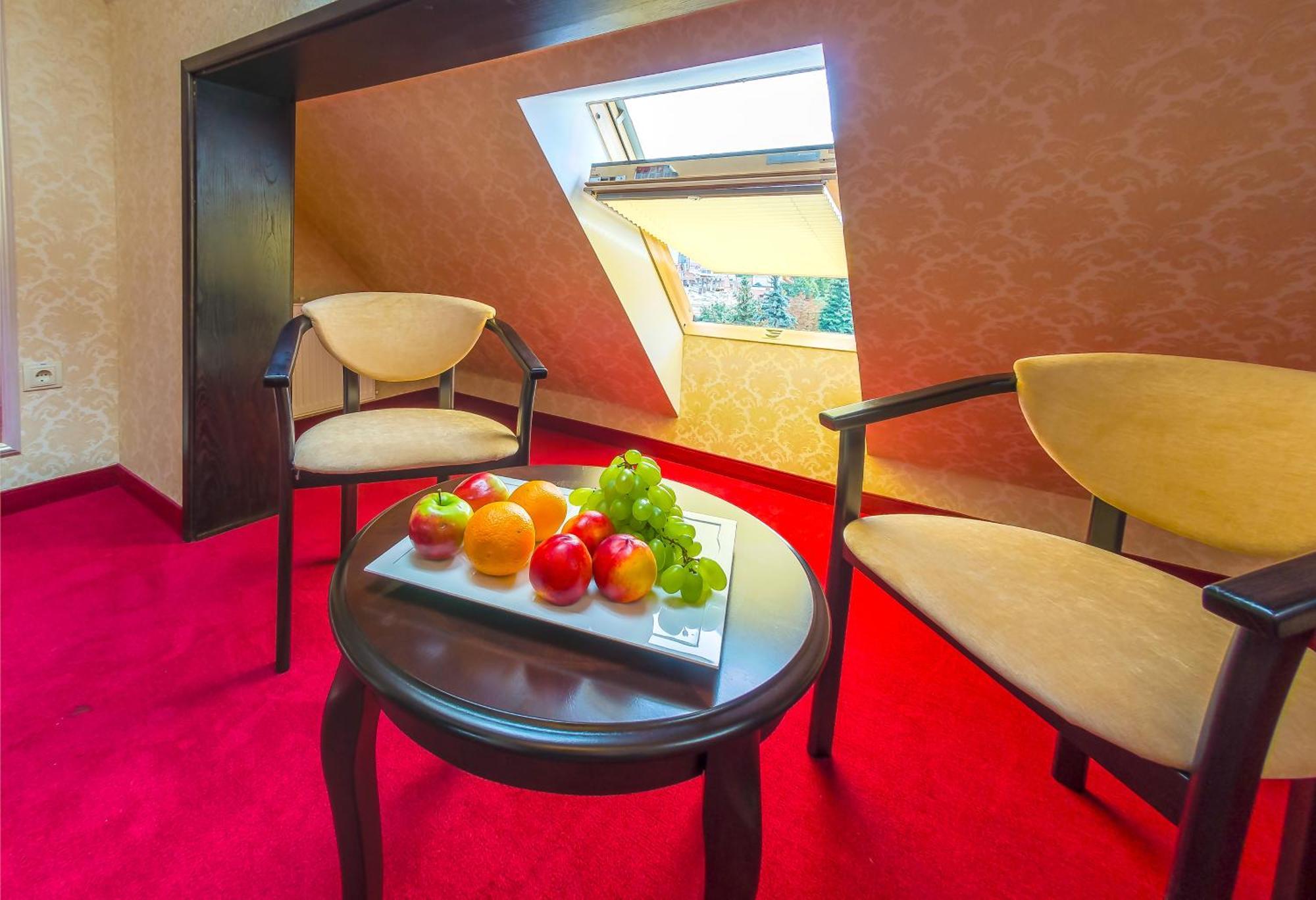 Franz Hotel&Restaurant Ивано-Франкивск Екстериор снимка