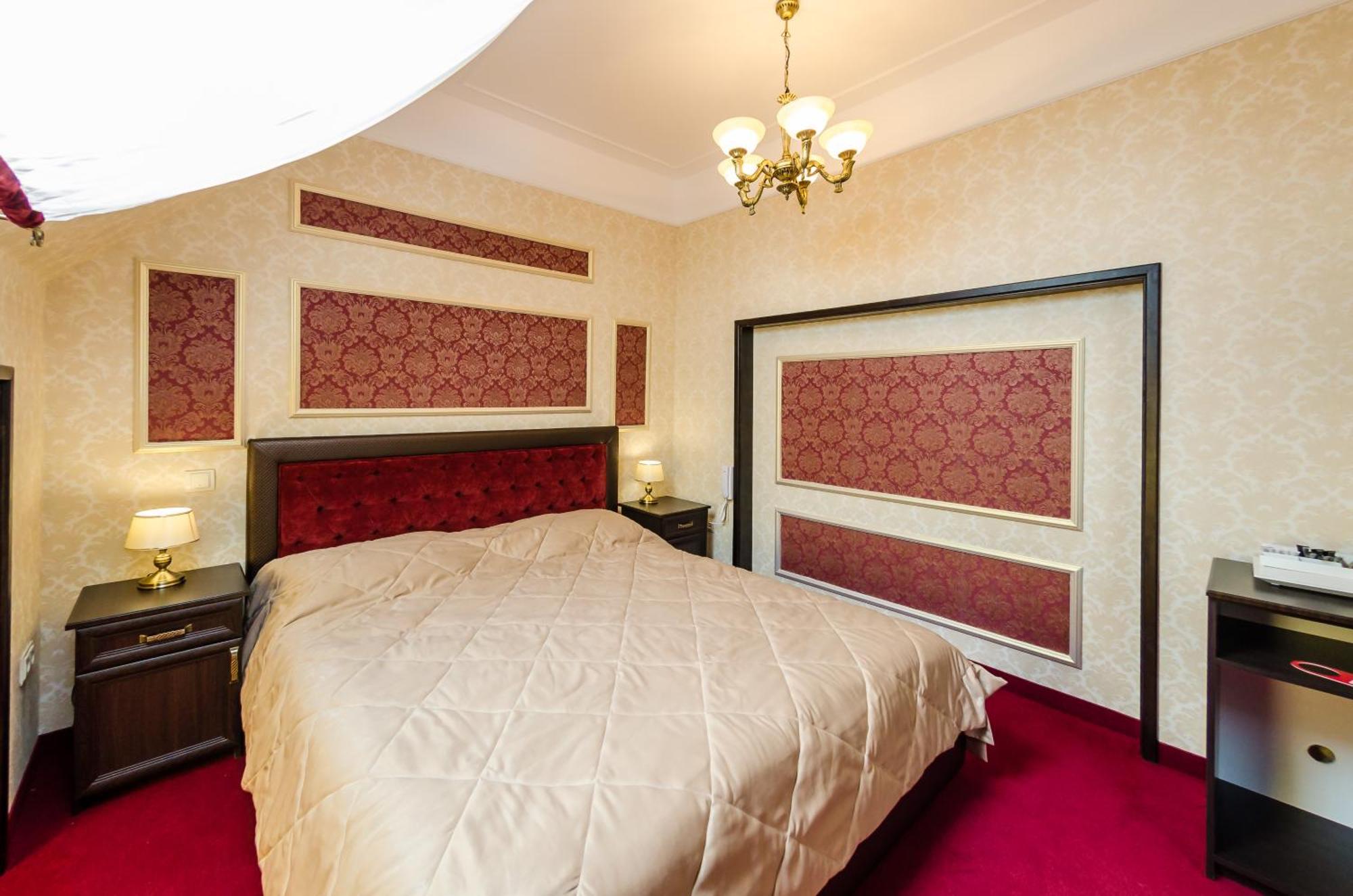 Franz Hotel&Restaurant Ивано-Франкивск Екстериор снимка