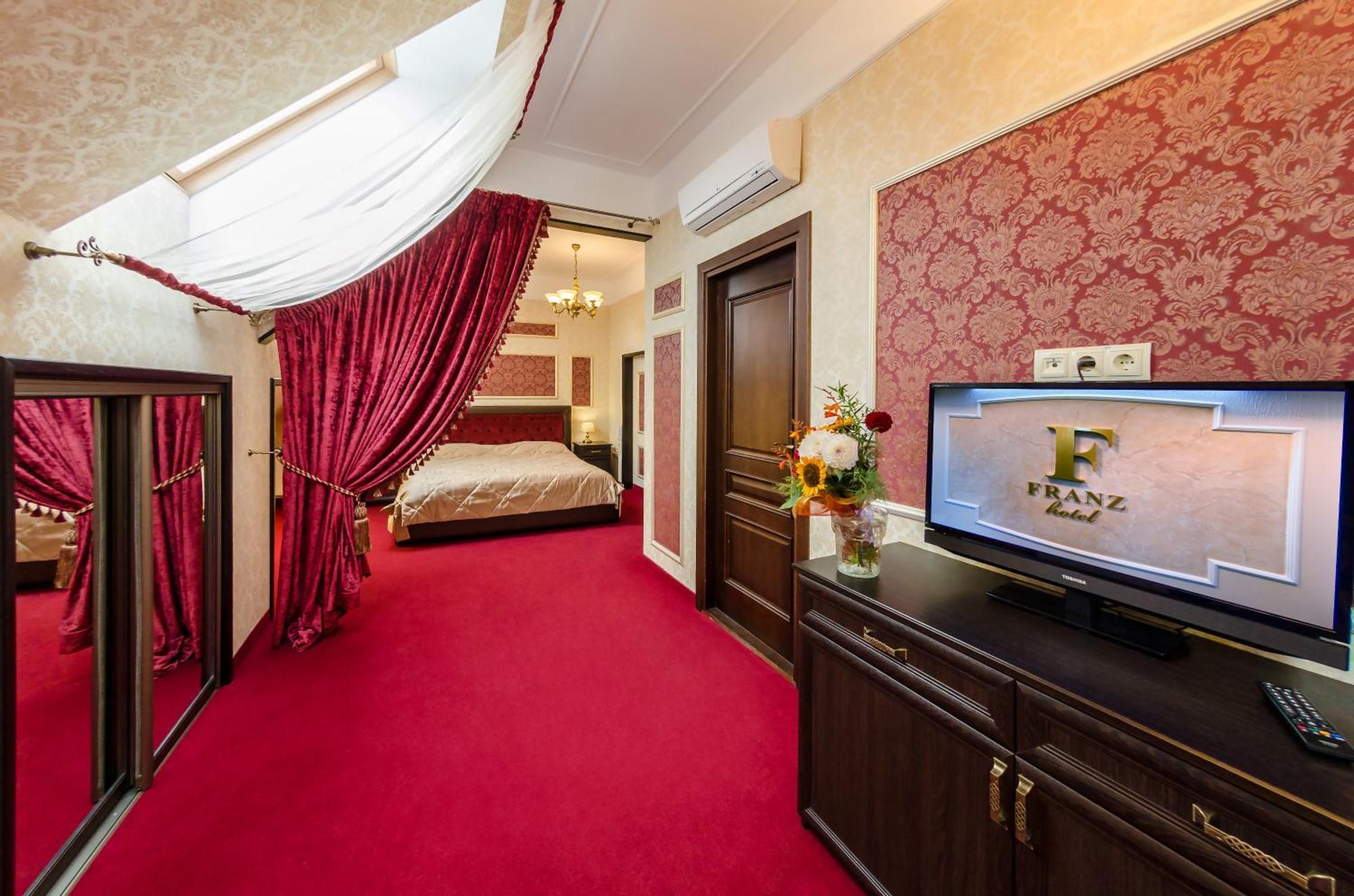Franz Hotel&Restaurant Ивано-Франкивск Екстериор снимка