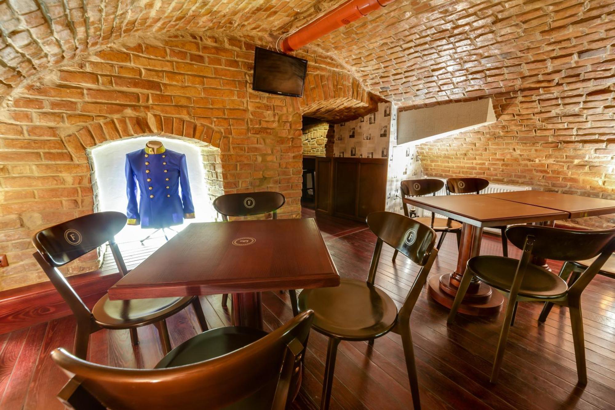 Franz Hotel&Restaurant Ивано-Франкивск Екстериор снимка