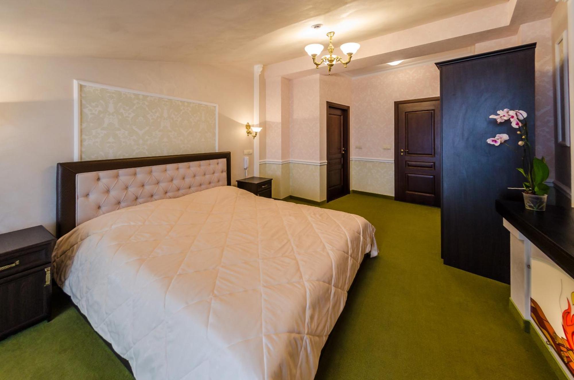 Franz Hotel&Restaurant Ивано-Франкивск Стая снимка